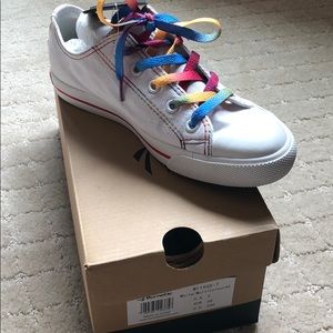 Adorable canvas style tennis shoes